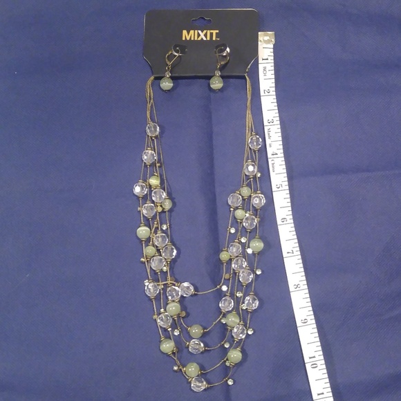 Green Beaded Necklace Set - Picture 2 of 2